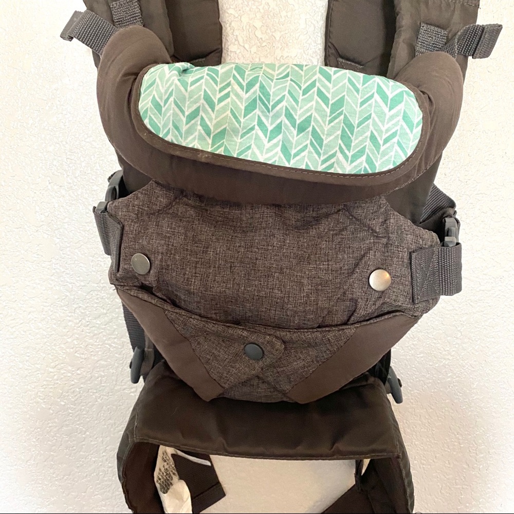 Infantino 4 in 1 baby carrier- ergonomic - Picture 2 of 6